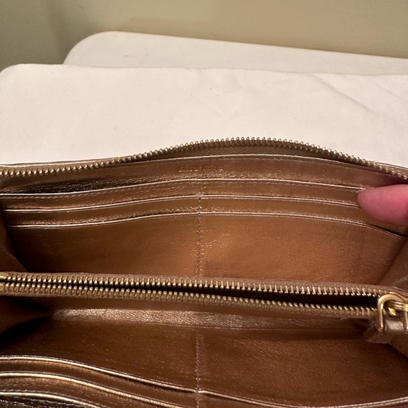 MIU MIU gold leather wallet with top zipper . - Picture 6 of 15